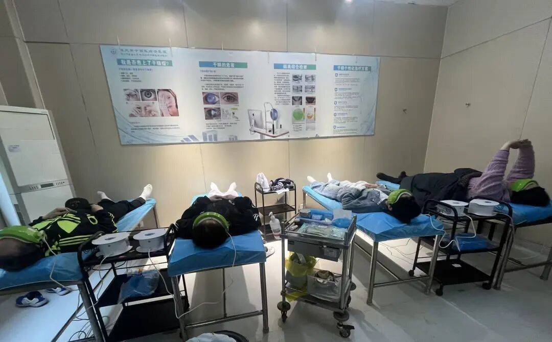 “部门一小半人都在用人工泪液”，干眼症“缠上”职场年轻人？