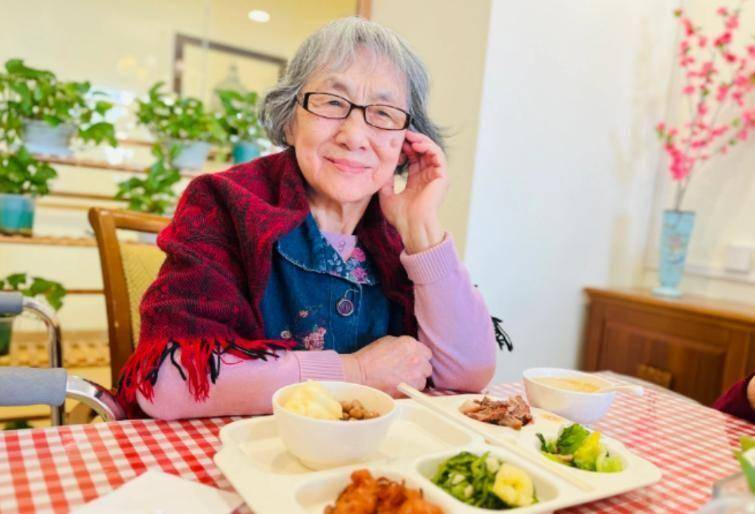 51岁女子，每天光吃菜不吃米饭，3个月之后，身体发生了什么变化