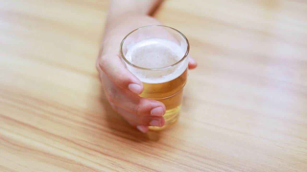 原创            寿命长短与喝酒有很大关系？寿命短的人，喝酒一般有这4个特征