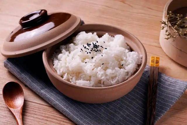 原创            高血脂要少吃米饭？医生：不光是白米，其他5样主食也尽量少碰