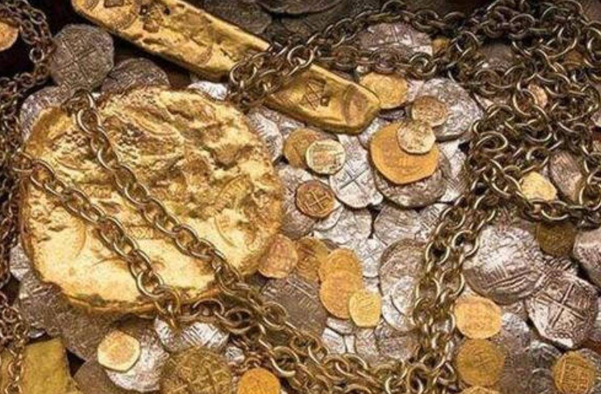 四川村民山中捡到枚古币，一枚卖15万，警方追缴挽回十亿损失