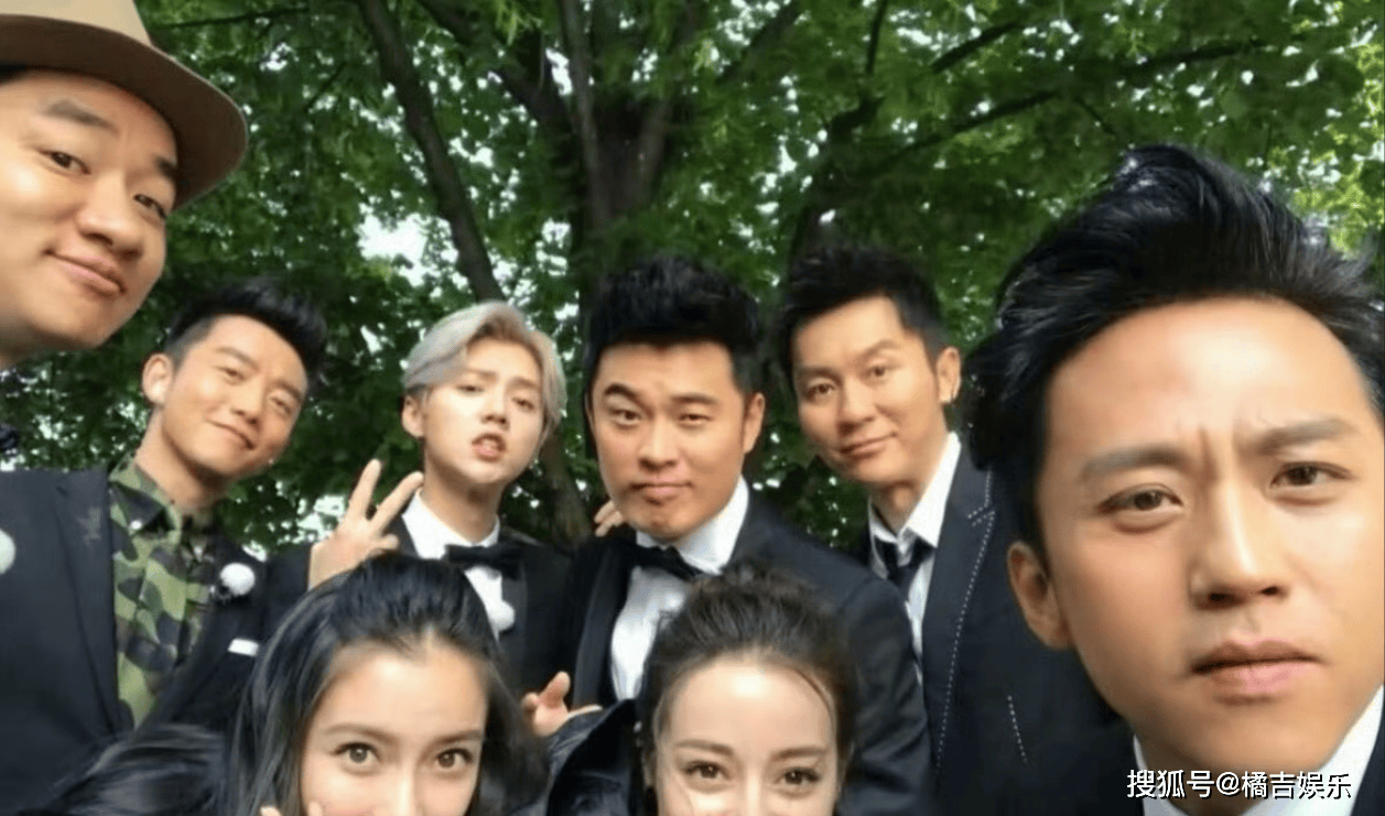 炸屏！李晨晒AB郑恺陈赫合影，复刻跑男初代站位，全网集体爷青回