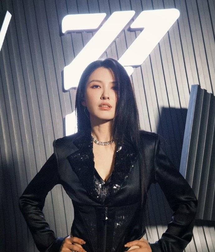 《乘风2026》：徐洁儿完美拿捏初舞台，尽情绽放女神力