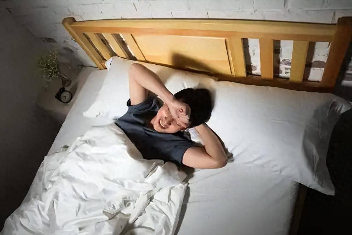 原创            睡觉时总在凌晨3、4点醒来？建议：可能与4大疾病有关，别忽视