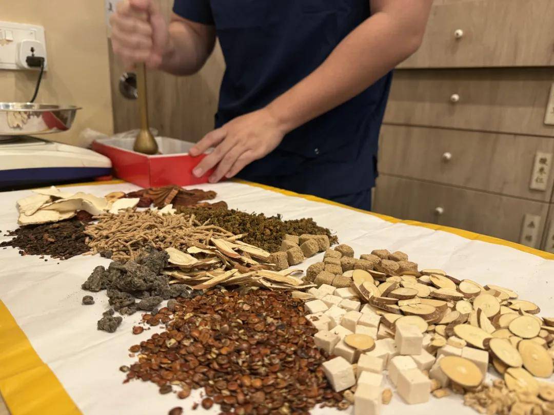 毛囊炎是怎么引起的？南昌贡方堂皮肤科老中医陈顺涛有一方，排瘀祛湿！