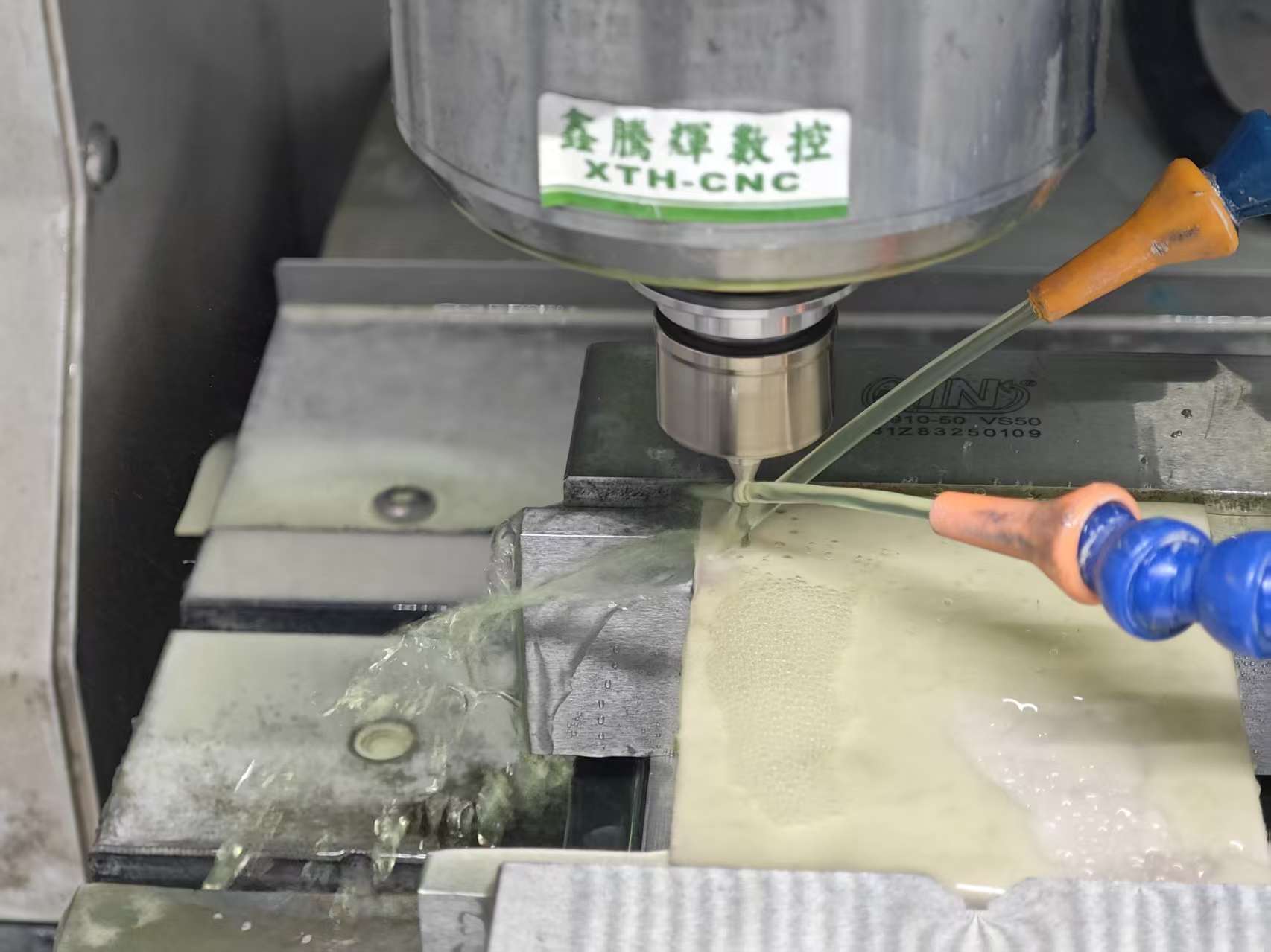 陶瓷精雕机是加工各种陶瓷材料的专用机床