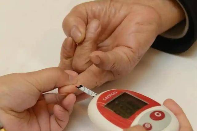 内分泌科主任：糖尿病最危险信号，不是多尿，而是频繁出现5异常