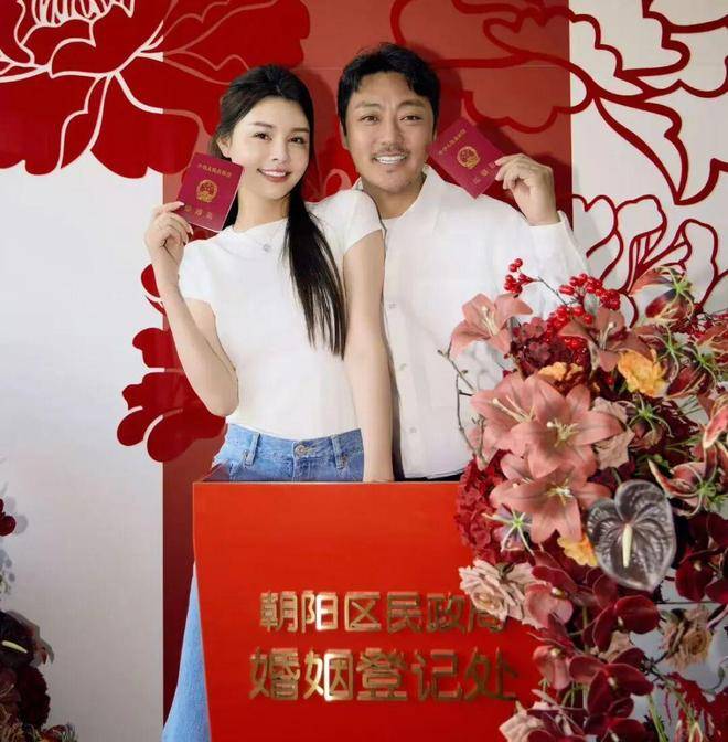 46岁黄金配角赵达官宣结婚！娶小十几岁1米8美女总裁，殷桃成过去