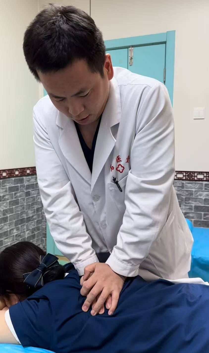 一动就“闪腰”？名医堂王垚伟：并非腰突，多是腰椎小关节在“捣乱”