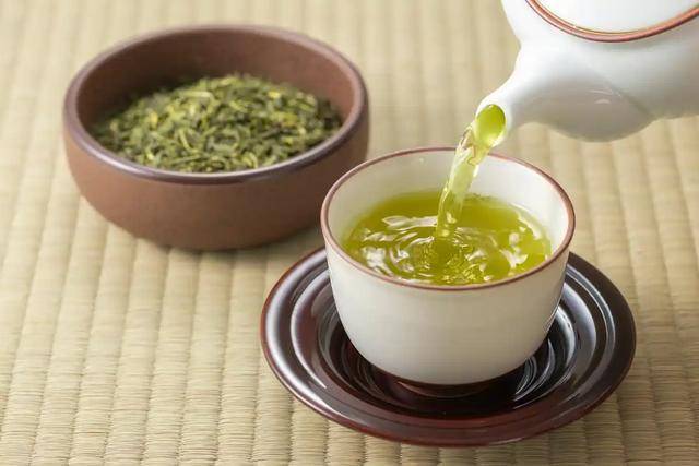 原创            高血压与喝茶有关？医生再三提醒：高血压患者，这4种茶最好少喝