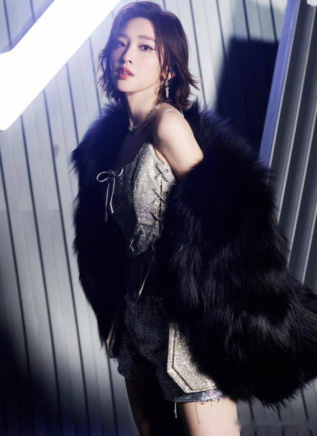 唐艺昕，写真照