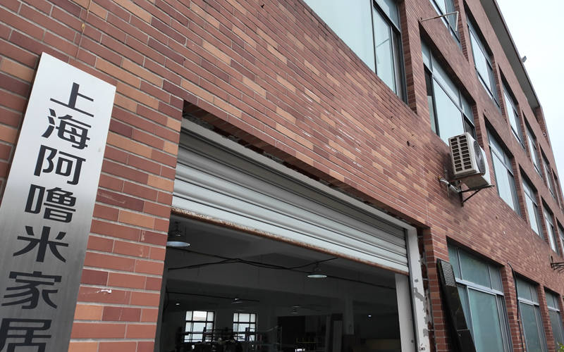 现代化全铝家居生产车间