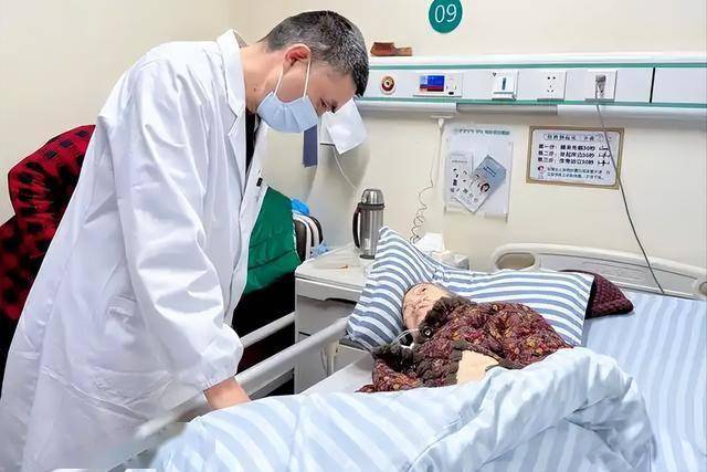 高血脂的人最后是咋死的？医生直言：后期大多人会死于5个并发症