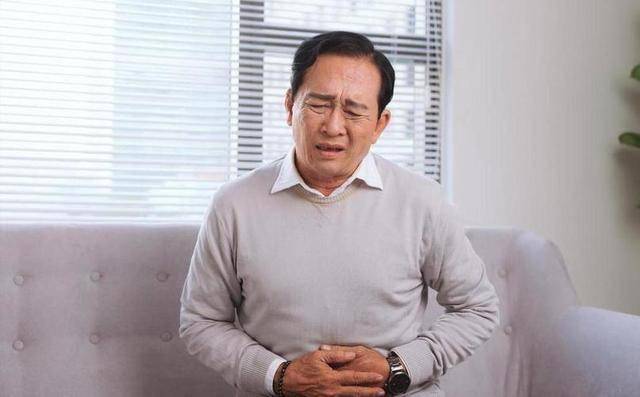 医生：胃癌最危险信号，不是腹痛，而是频繁出现这几种异常