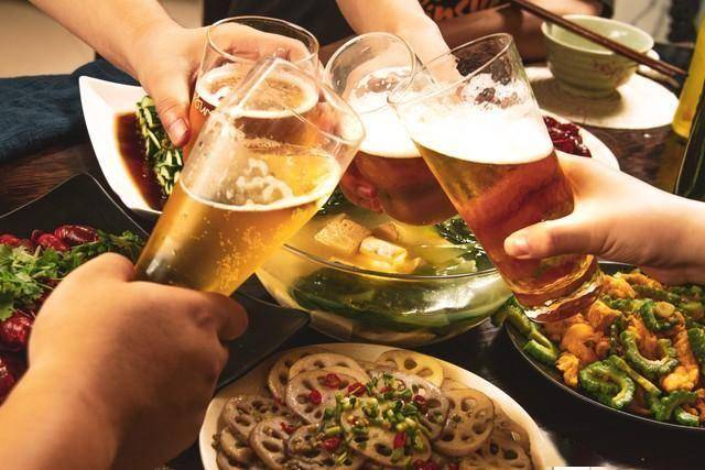 男性喝酒后，若频繁出现4大异常，证明已不适合喝酒，尽快戒了吧