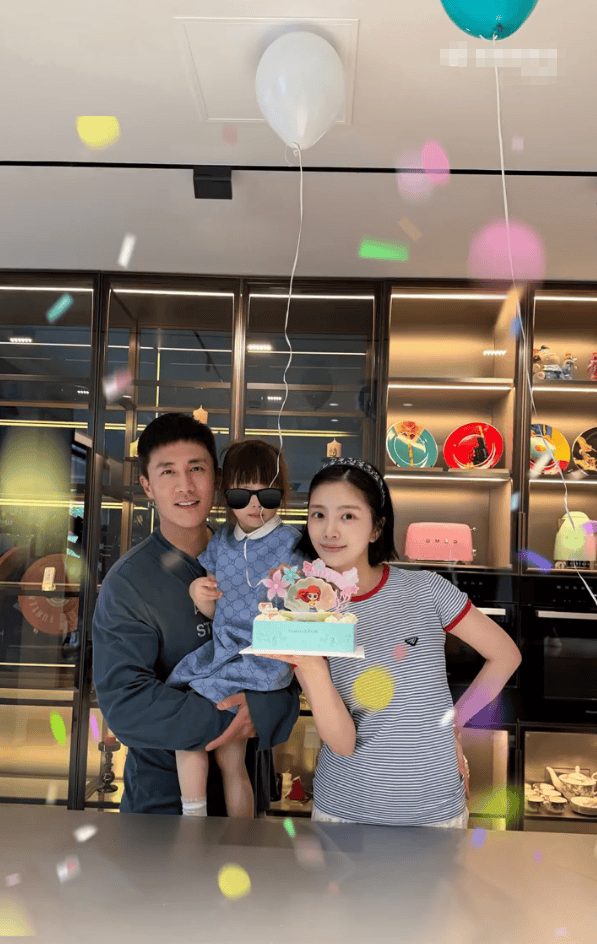 杜淳王灿为女儿庆祝生日！一家三口同框合影好有爱