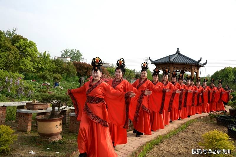 潢川县美协走进倚福亭牡丹园开展写生采风活动