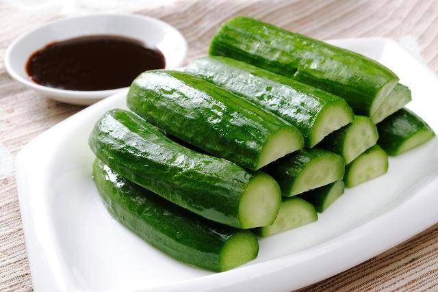 黄瓜是高血压的“催命符”？医生：若想要血压稳定，多吃这4物