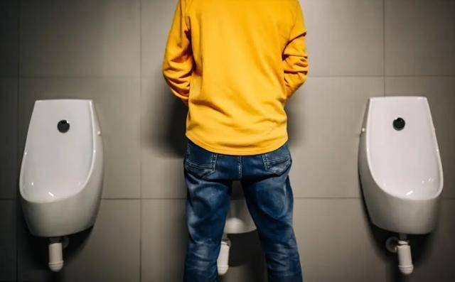 寿命长短，排尿可知？提醒：排尿时若发现4个变化，应尽早检查！