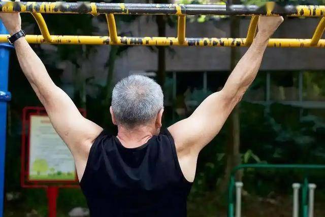 男性过了55岁，若雄性激素依旧旺盛，医生：身体或会有5大特征