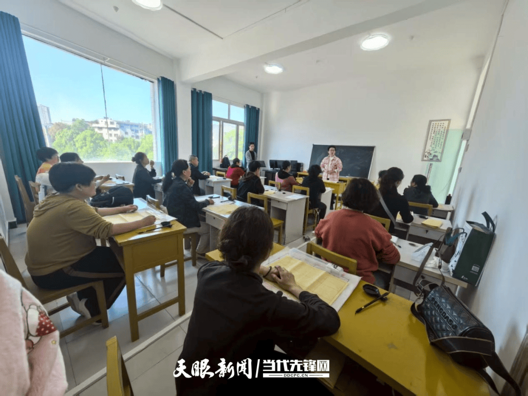 修文县老年大学书法班开班