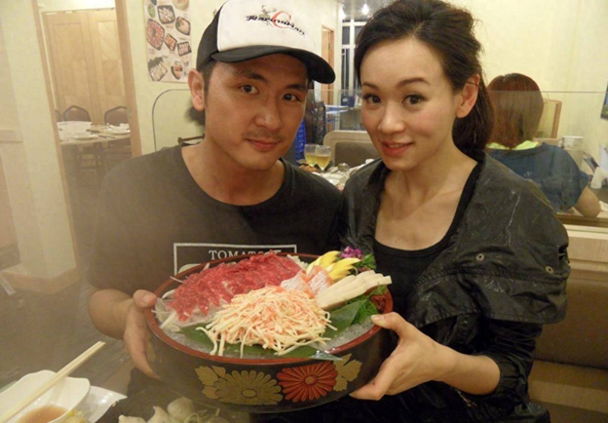 原创            施明离世俩儿内讧，牵扯杨思琦李泳豪分手内幕，杨思琦当年没说谎