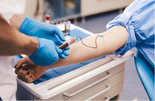 原创            血脂偏高的人，每天吃鸡蛋会加速血管堵塞吗？鸡蛋能不能天天吃？