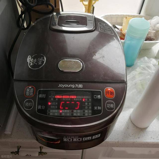 原创            警惕！电饭煲保温别超4小时，细菌暴增还增致癌物，很多人天天犯