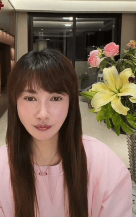 杨雪回应老公长相被指不好看：我不是外貌协会的，我喜欢我先生幽默有才华