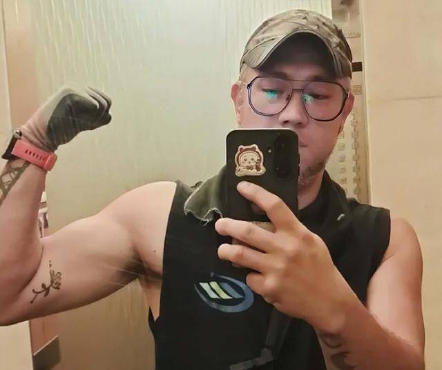 香港知名男星将复出，因丑闻遭封杀多年，四处欠债不还形象崩坏