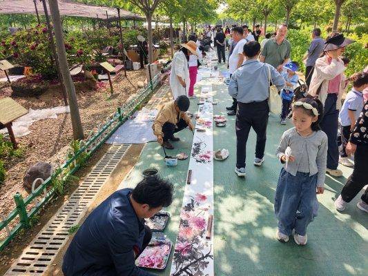 200余位全国各地画家齐聚菏泽牡丹园 以笔墨丹青共绘国色天香