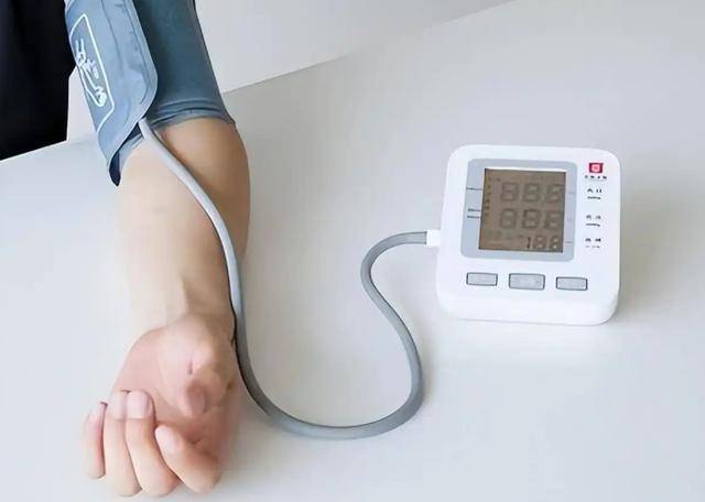 原创            吃6年降压药，1周前却突发心梗，降压药伤了血管吗？医生详细解答