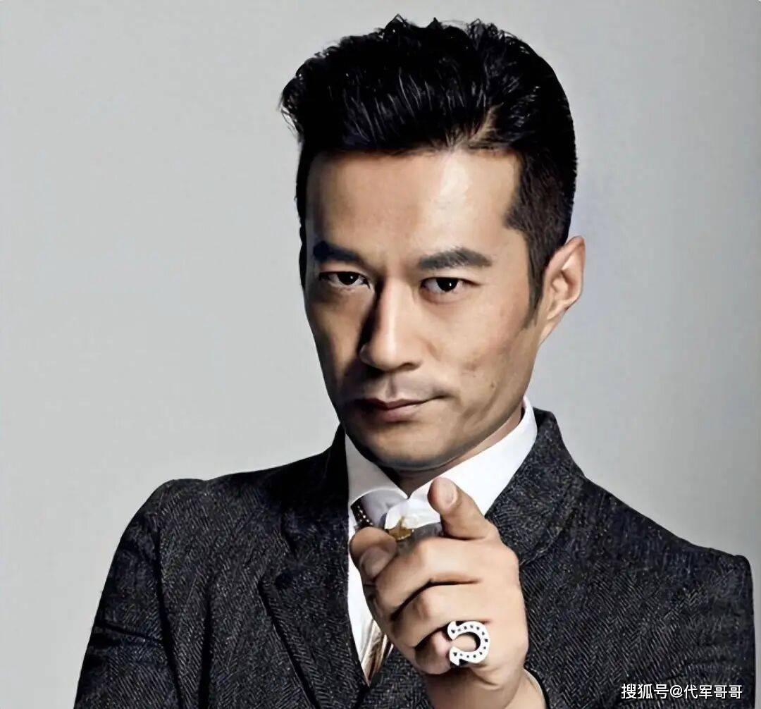 原创            54岁谭凯近况曝光！一直坚持不婚不育，如今与年迈母亲相依为命