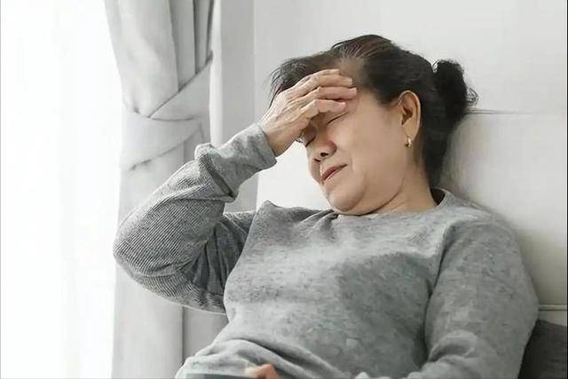 原创            吃米饭会刺激血糖？劝告：赶紧停止吃两物，小心血糖失控升高