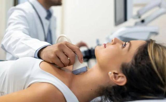 原创            得了甲状腺疾病，不能吃鸡肉？提醒：4种发物确实要少吃