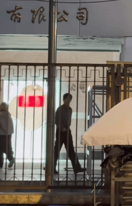 梦幻联动！韩国男星朴宝剑去剧组探班王安宇被偶遇