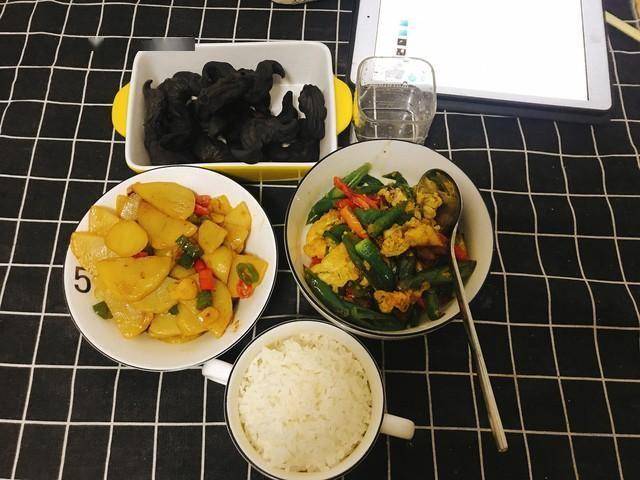 “晚饭七分饱”被推翻了？医生：过了55岁，吃饭尽量要做到这4点