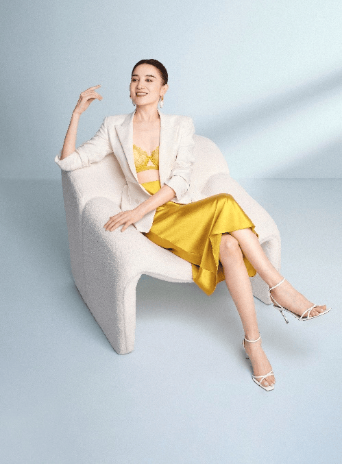 伊维斯携手代言人宋佳演绎2026春夏作品，以艺术美学回应女性多元需求