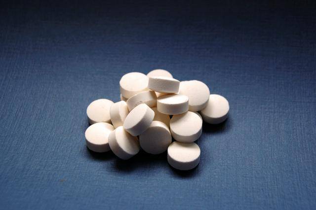 原创            医生提醒：吃他汀降血脂期间，这3种东西要忌口，不妨看看