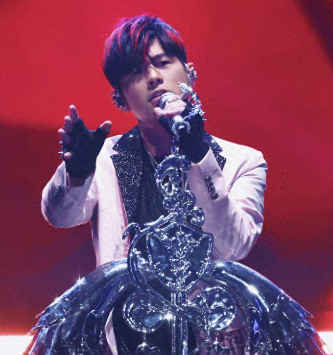 周杰伦划水风波牵出阴谋论！黑历史被扒，还是国外歌迷更清醒