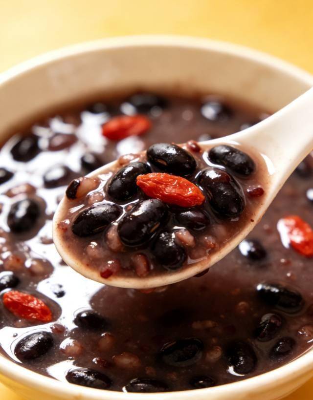 原创            最补肾的一种豆子，对眼睛和头发都特别好，清明节后要吃起来