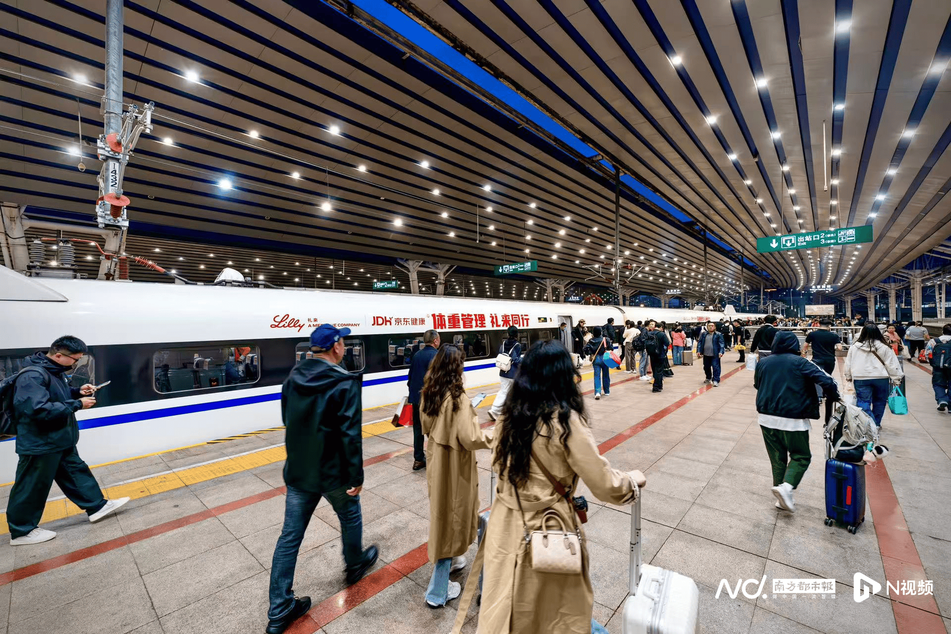 高铁开出“减重专列”！奔波路上扫个码，顺便学学管住腰
