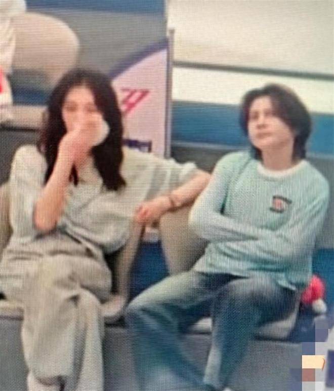 原创            乘风2026一公淘汰环节李小冉哭了，王濛递纸巾，评论区让人笑麻了