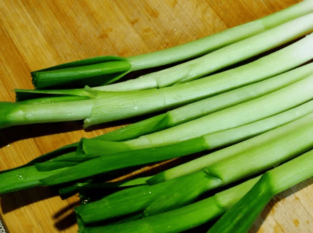 4月宁可不吃肉，也要吃此菜，对肝特好，通便排毒，增免疫