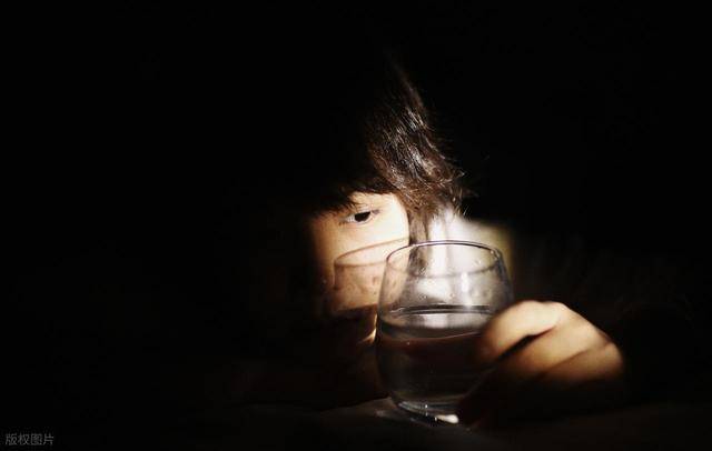 自闭症不是“性格内向”，先天因素占主导，早发现早干预是关键