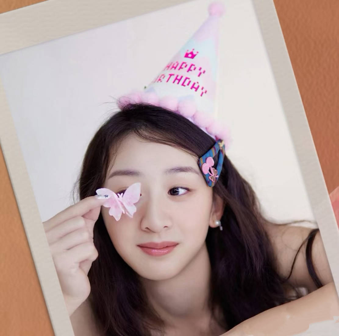 原创            田亮女儿成年了！18岁森碟烫卷发穿白裙，下巴变精致，比妈妈还美