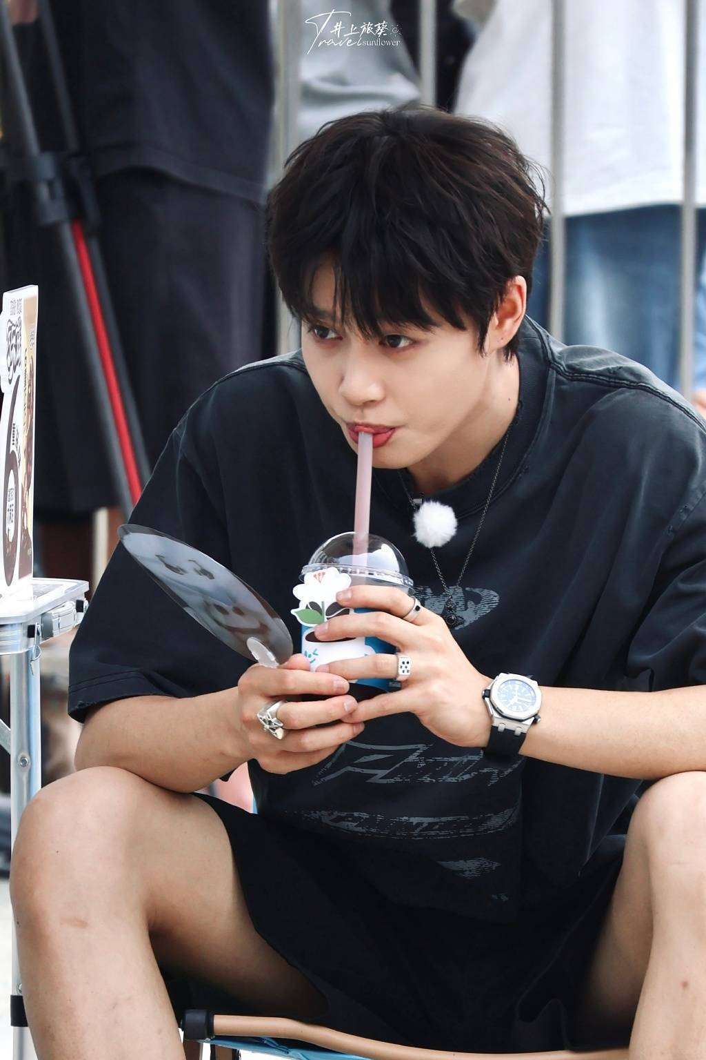 原创            李楷灿抓猪上热搜！是综艺名场面还是另有隐情？