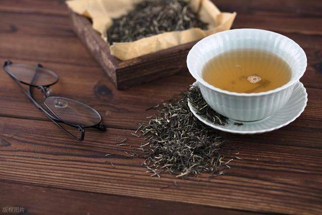 心梗是喝茶喝出来的？医生：即使是铁打的心脏，这几种茶也要少喝